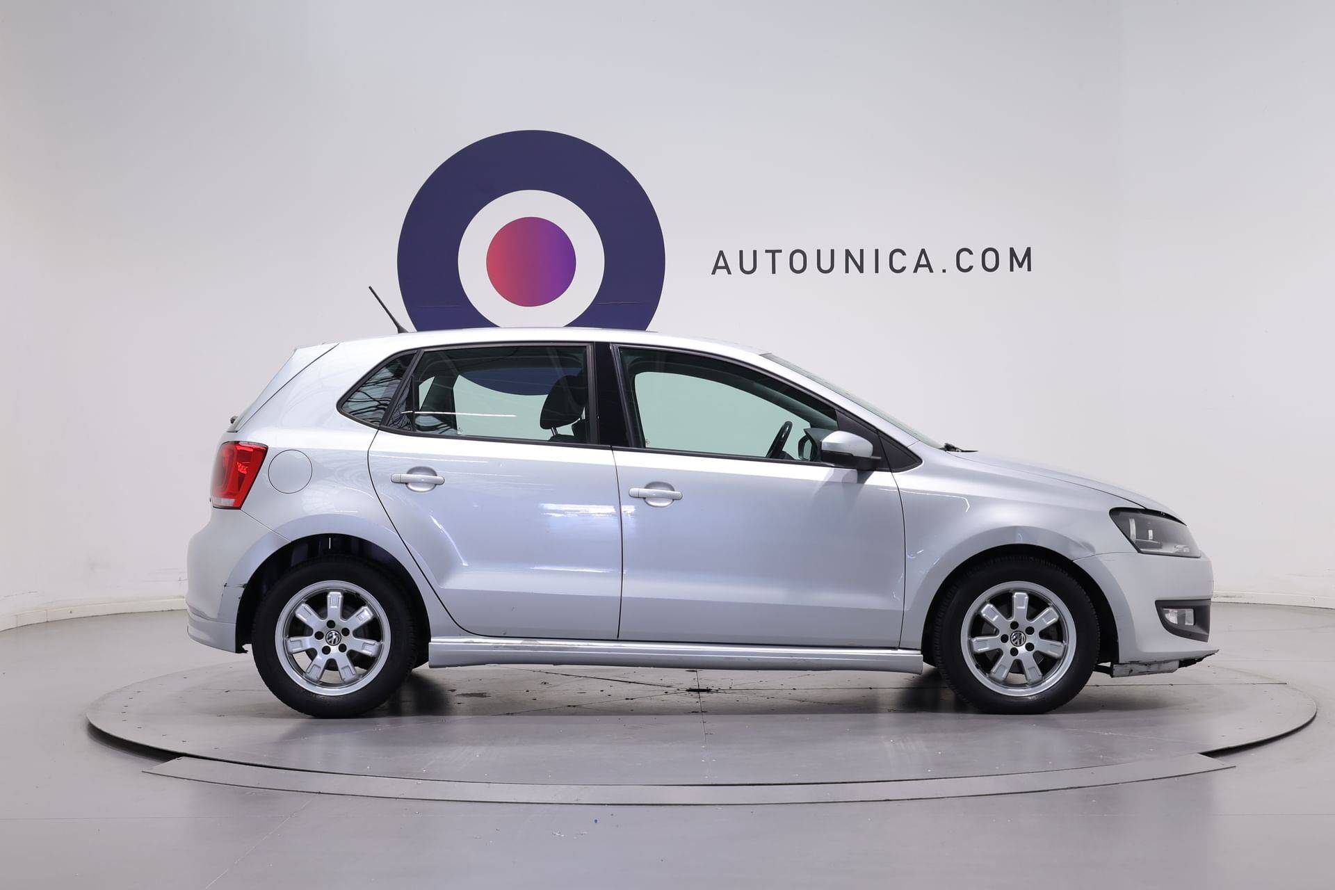 VOLKSWAGEN Polo