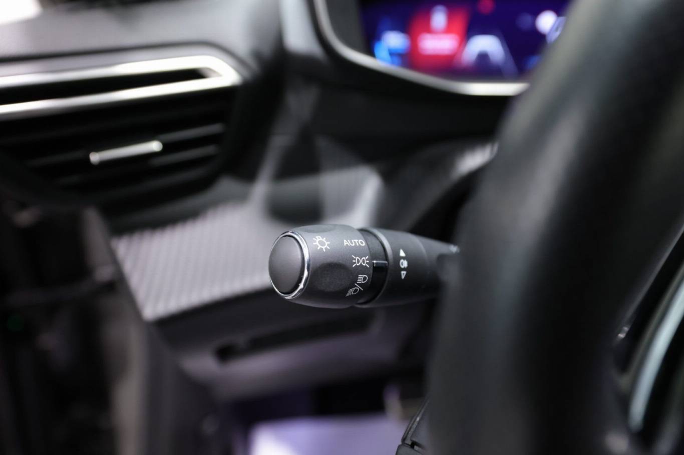 PEUGEOT 208 23