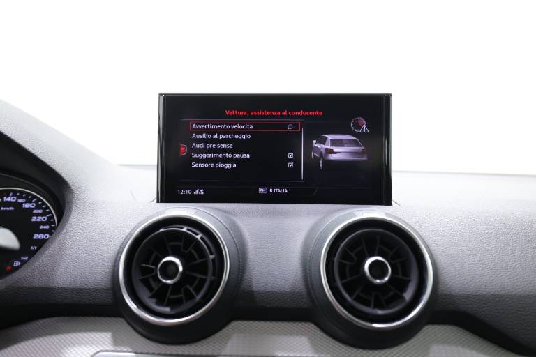 AUDI Q2 27