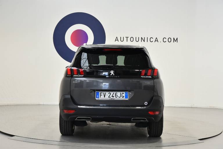 PEUGEOT 5008 9