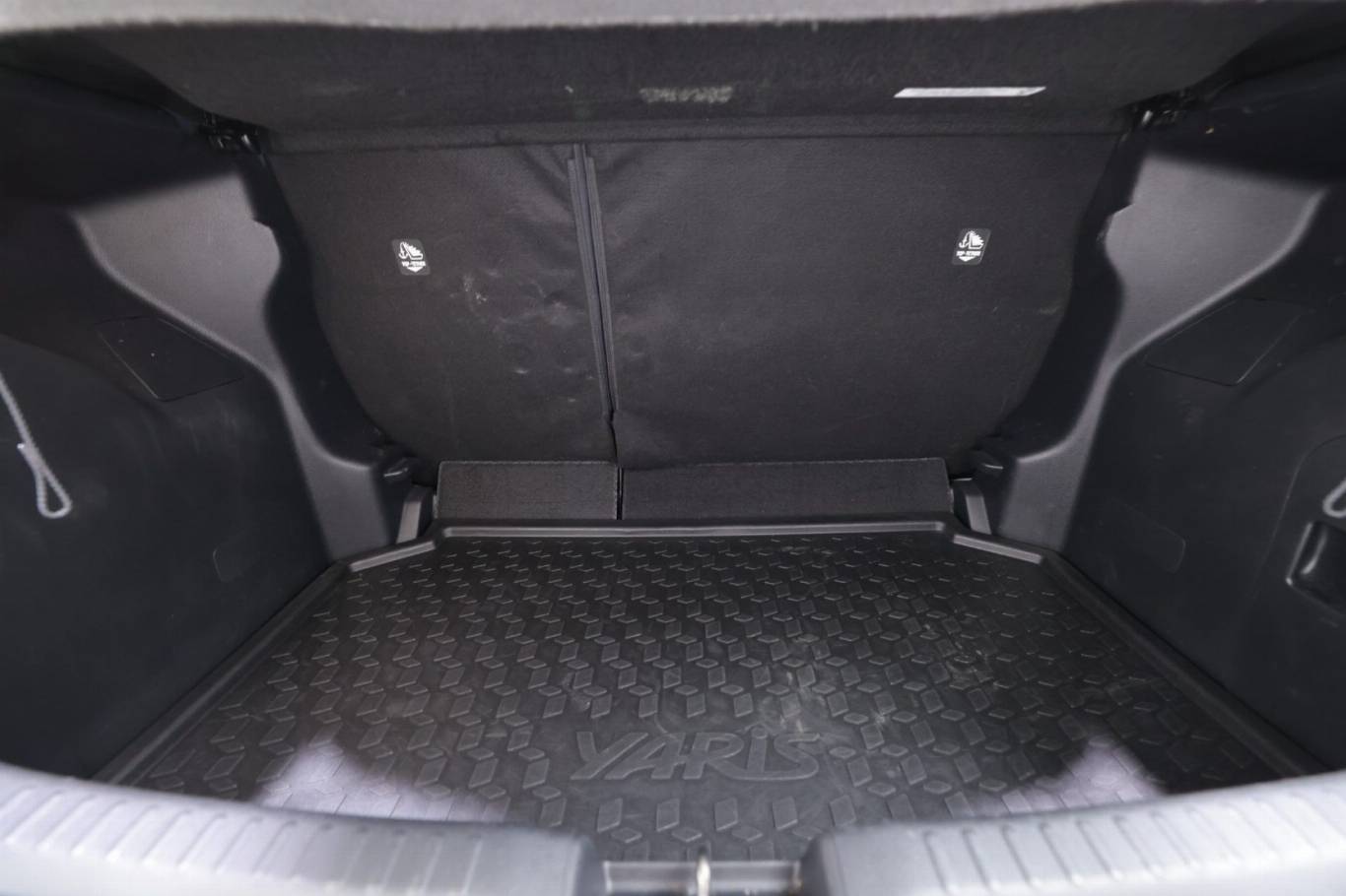 TOYOTA Yaris 49