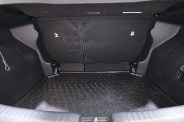 TOYOTA Yaris 49
