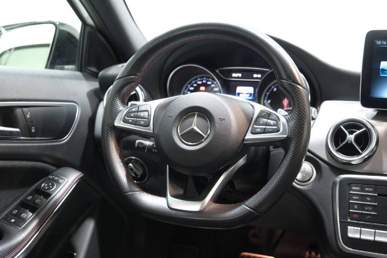 MERCEDES-BENZ GLA 220 43