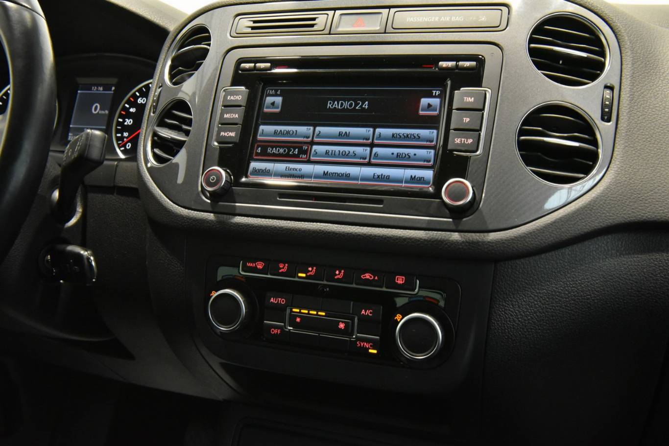 VOLKSWAGEN Tiguan 43