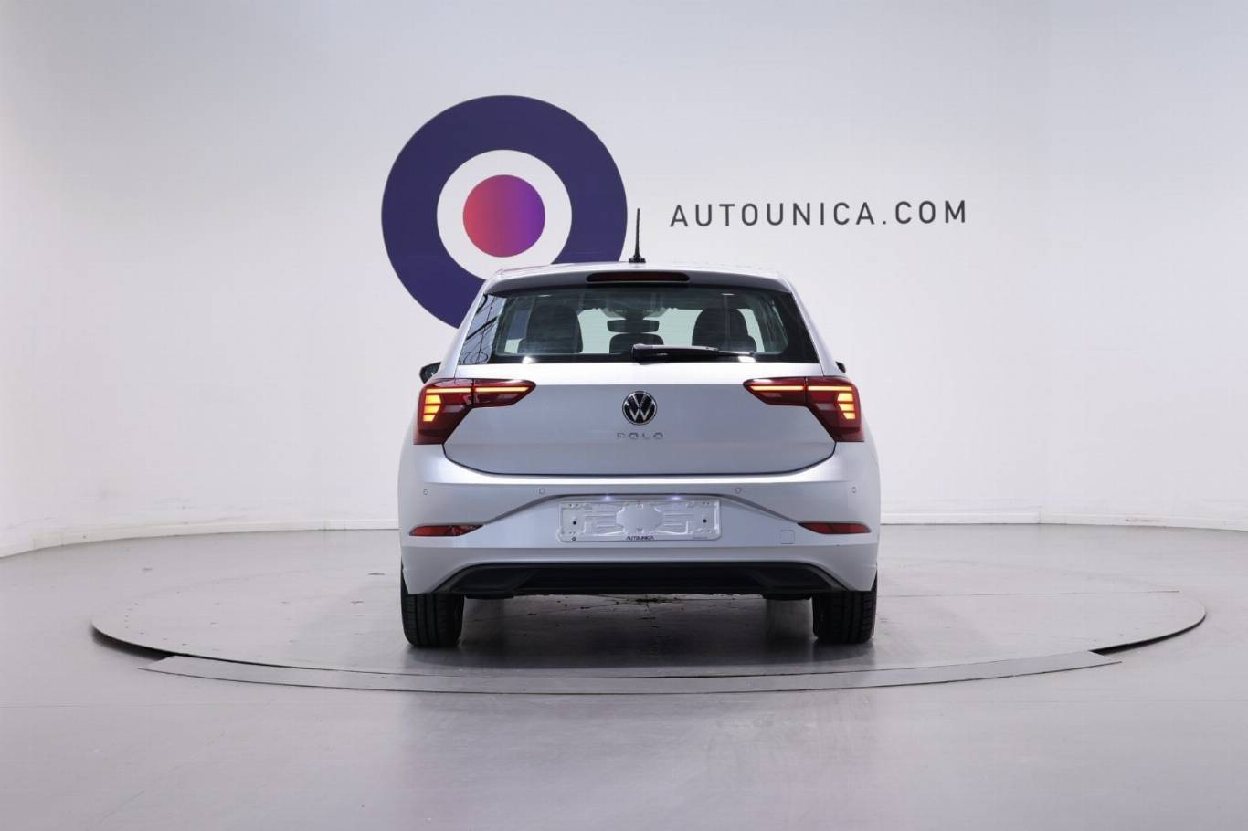 VOLKSWAGEN Polo 16