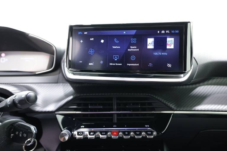 PEUGEOT 2008 9