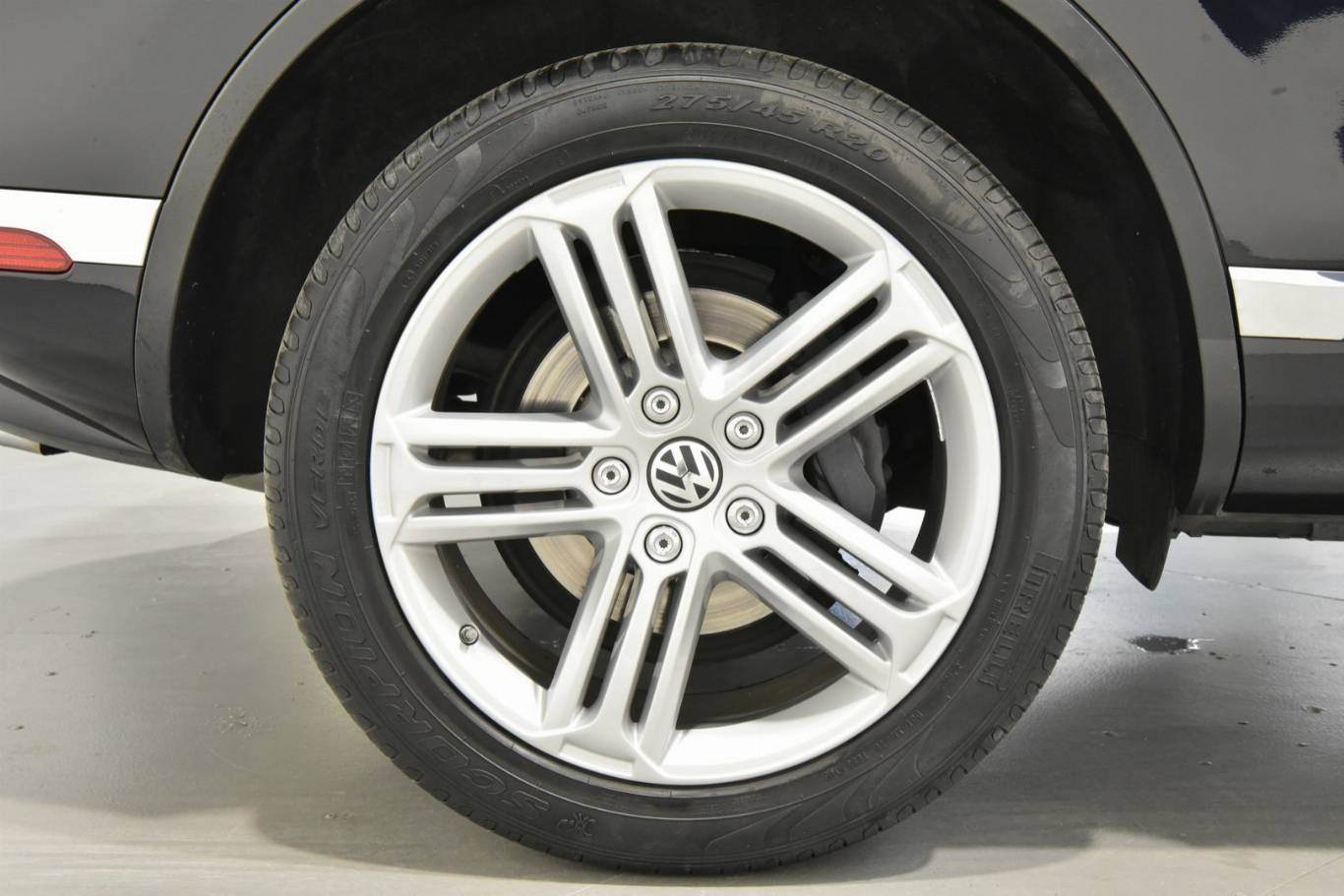 VOLKSWAGEN Touareg 34