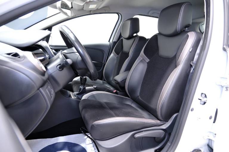 RENAULT Clio 6
