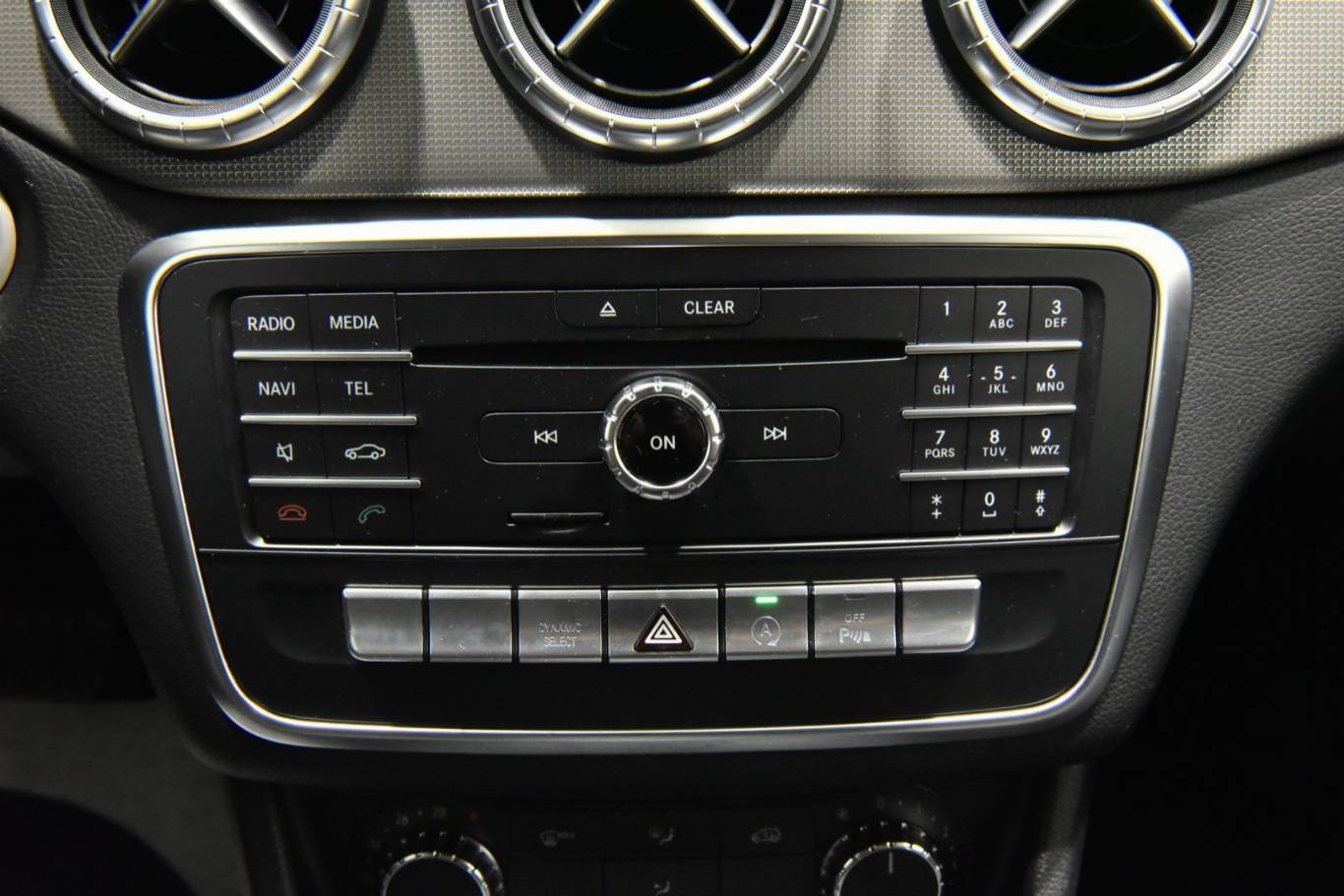 MERCEDES-BENZ CLA 200 11