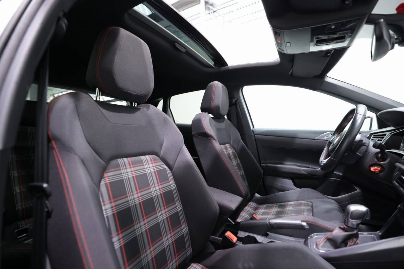 VOLKSWAGEN Polo 46