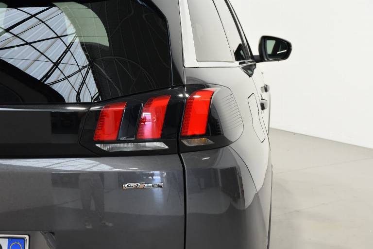 PEUGEOT 5008 20