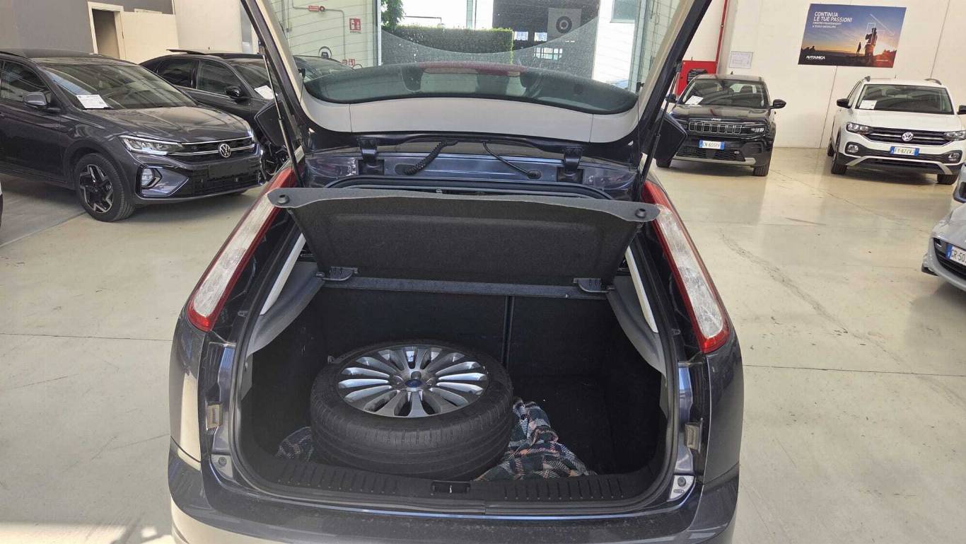 FORD Focus 17