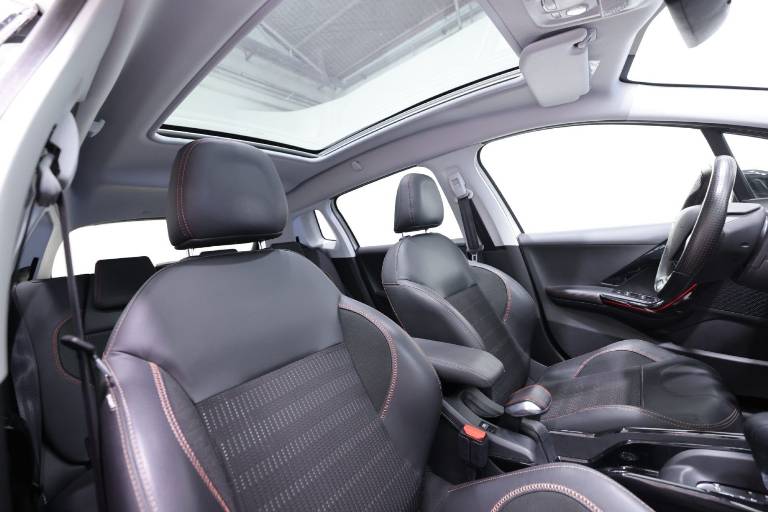 PEUGEOT 2008 46