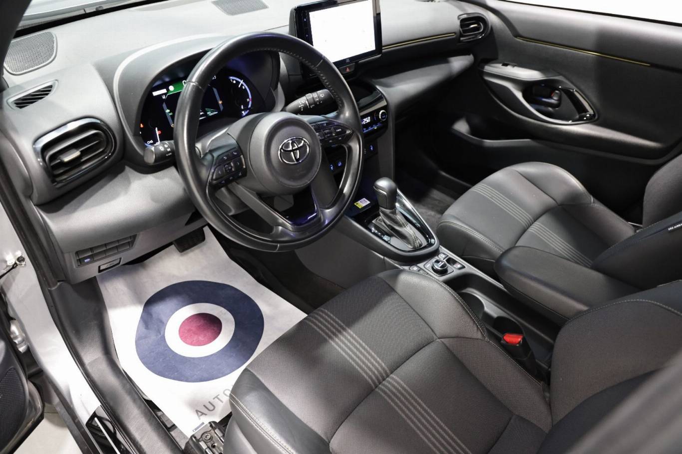 TOYOTA Yaris Cross 3