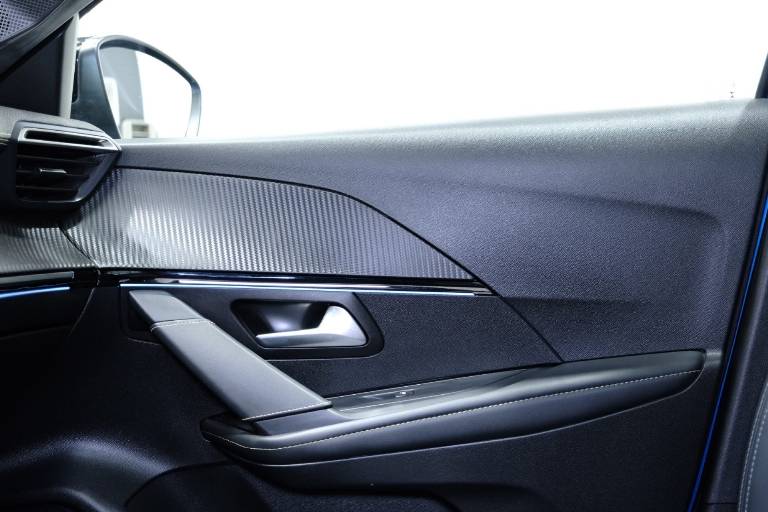PEUGEOT 208 70