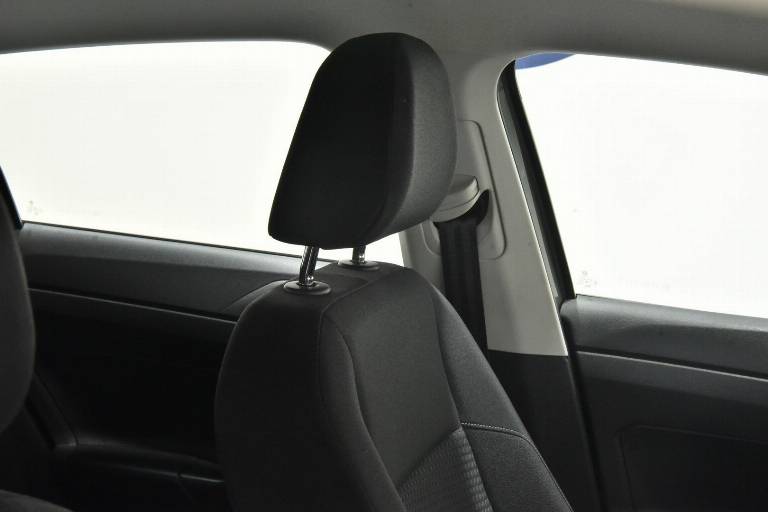 VOLKSWAGEN Polo 38