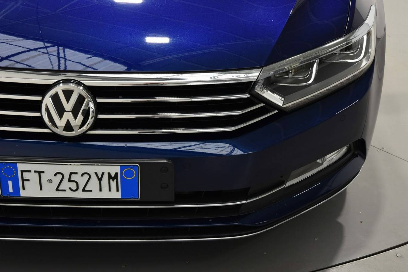 VOLKSWAGEN Passat Variant 16