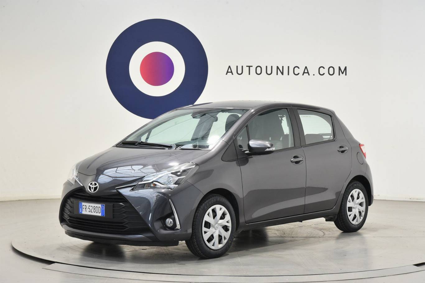 TOYOTA Yaris 1