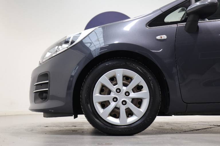 KIA Rio 14