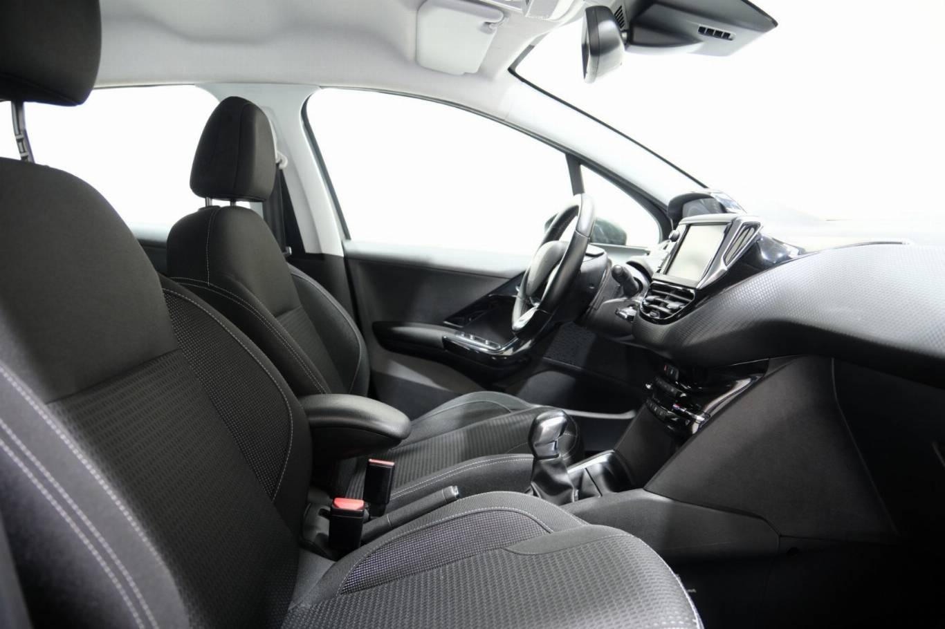 PEUGEOT 208 57