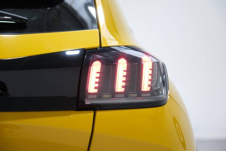 PEUGEOT 208 49