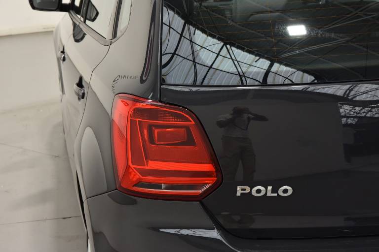VOLKSWAGEN Polo 17