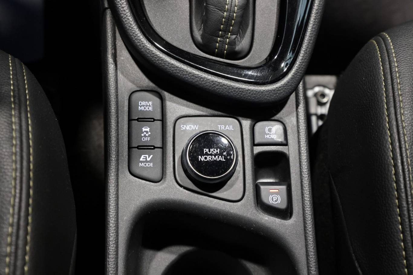 TOYOTA Yaris Cross 28