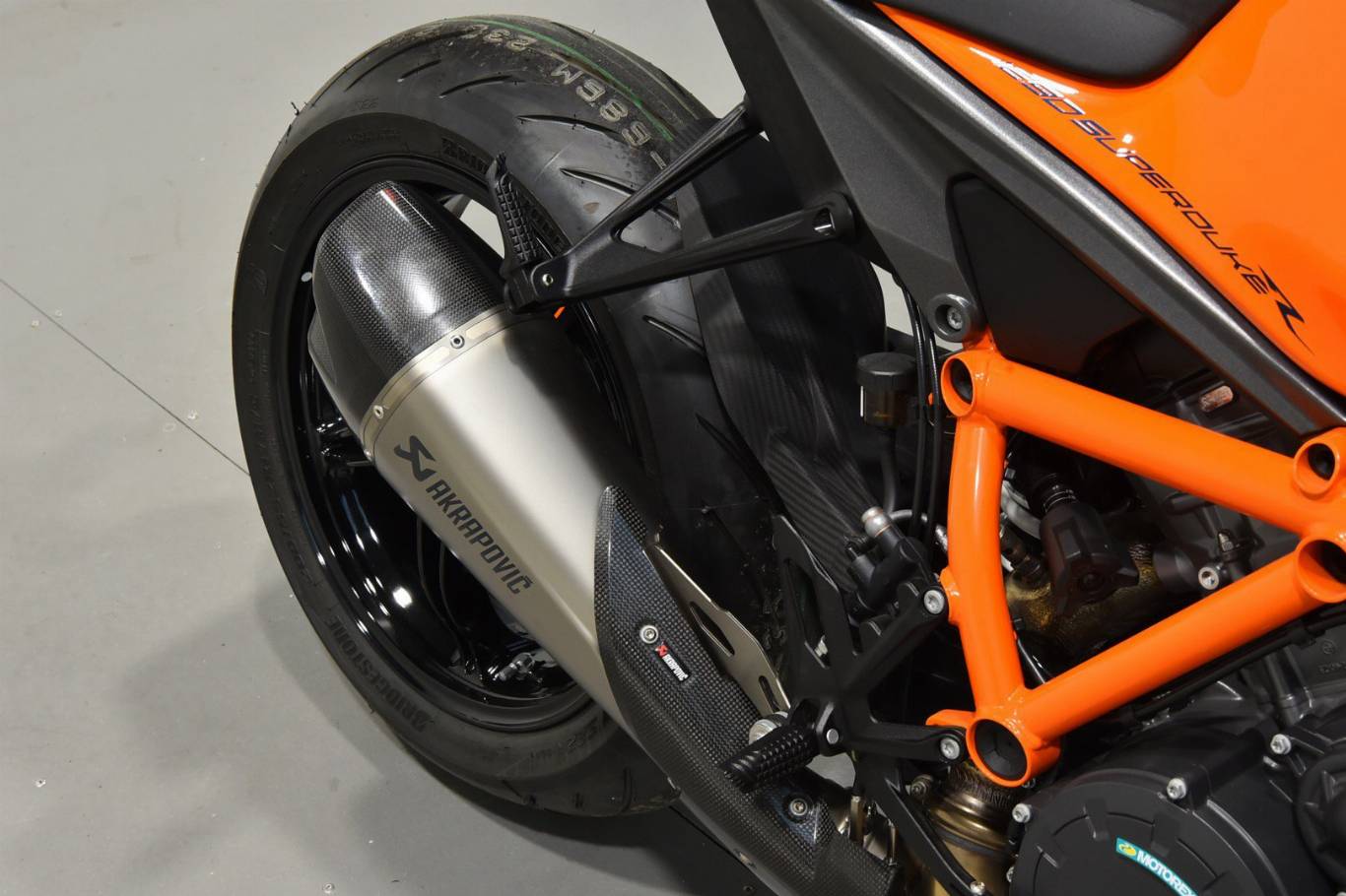 KTM 1290 Super Duke R 51