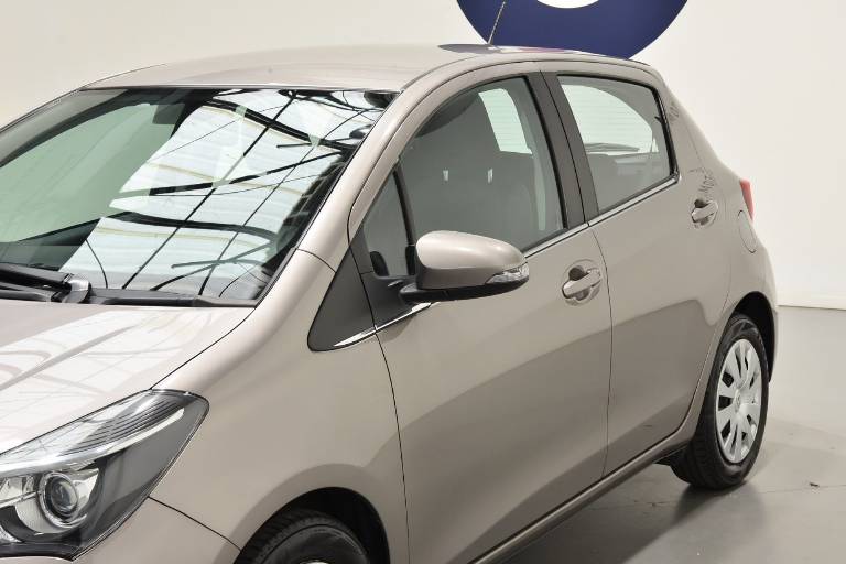 TOYOTA Yaris 43