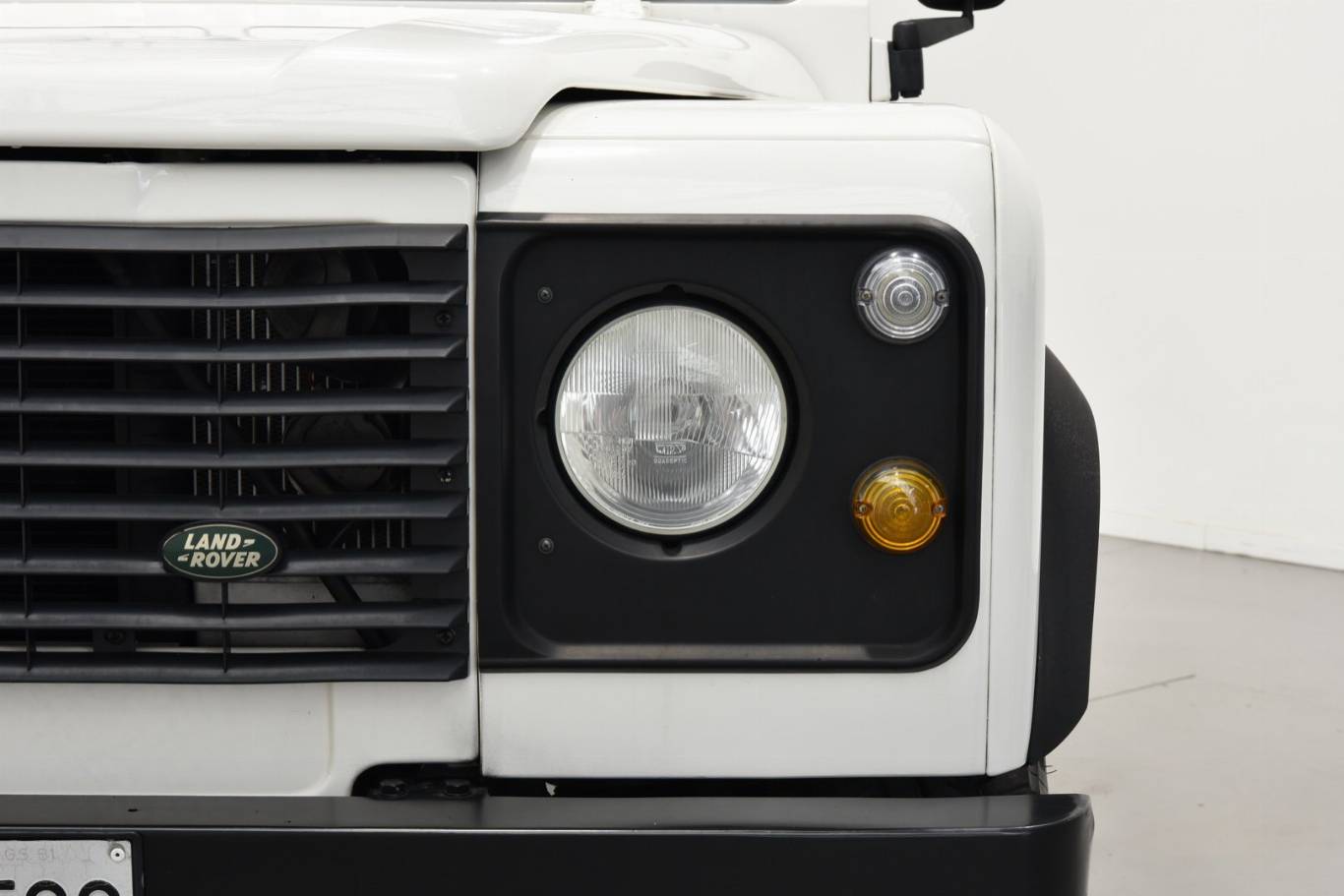 LAND ROVER Defender 34