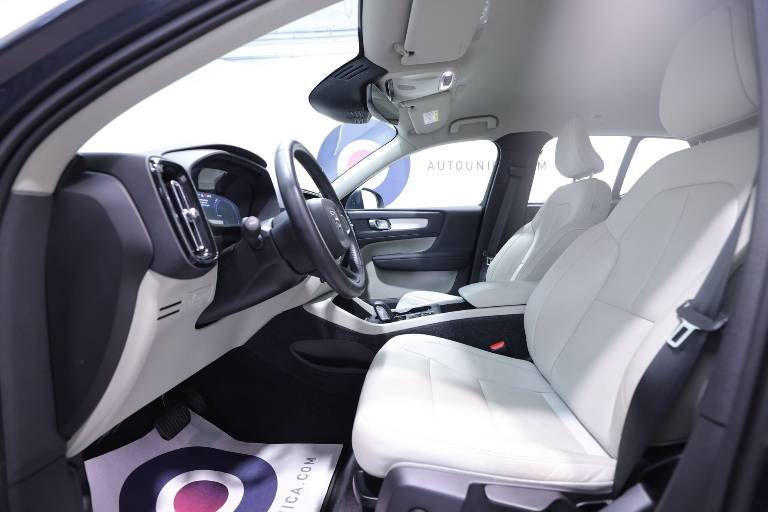 VOLVO XC40 12