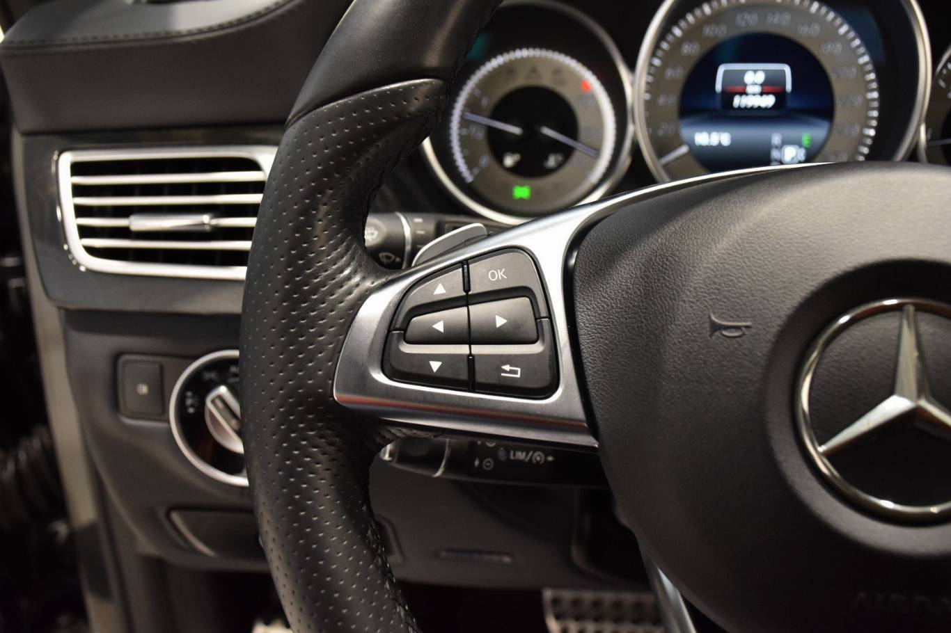 MERCEDES-BENZ CLS 250 33