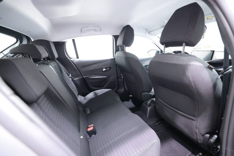 PEUGEOT 208 46