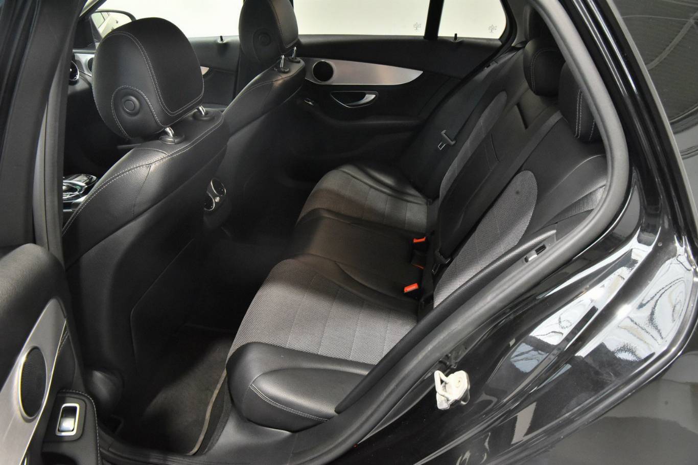 MERCEDES-BENZ C 220 37