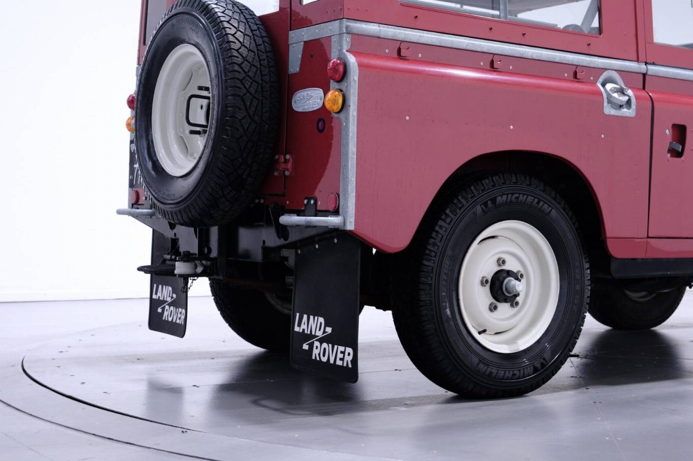 LAND ROVER Defender 36