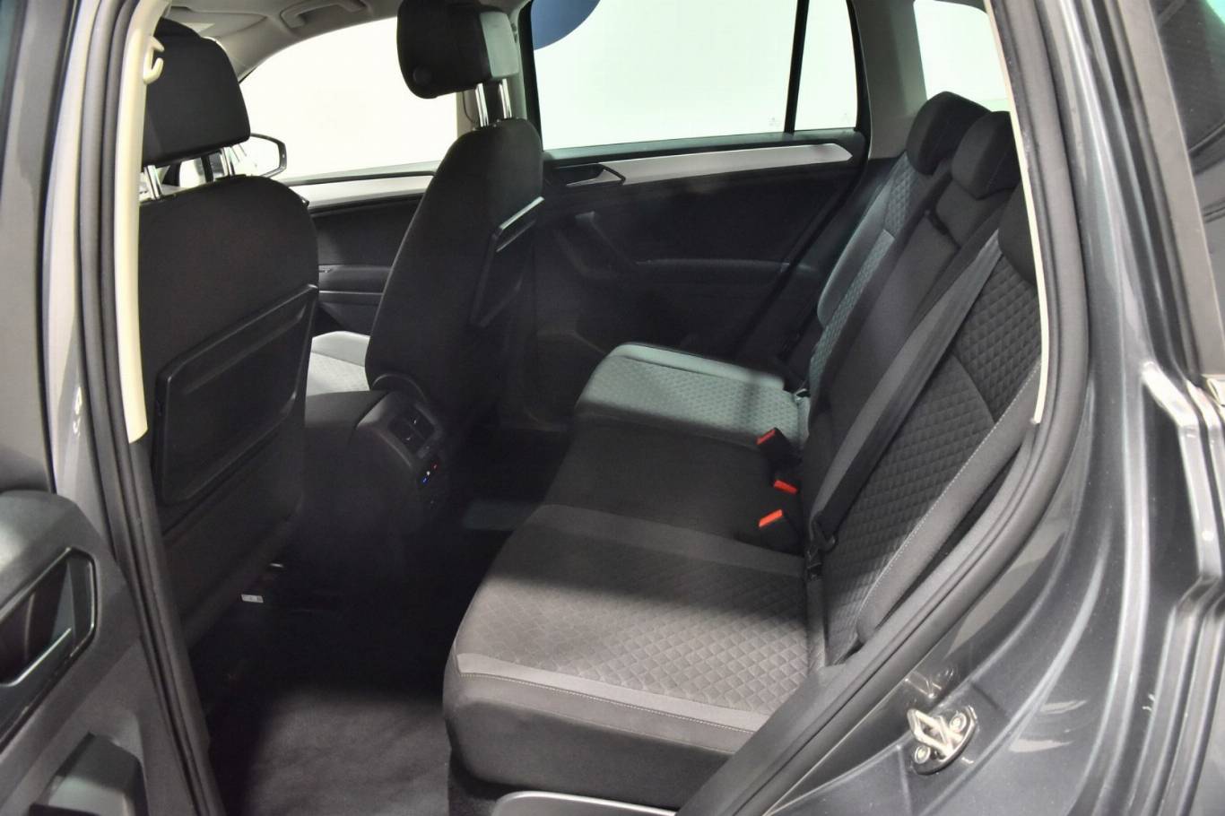 VOLKSWAGEN Tiguan 26