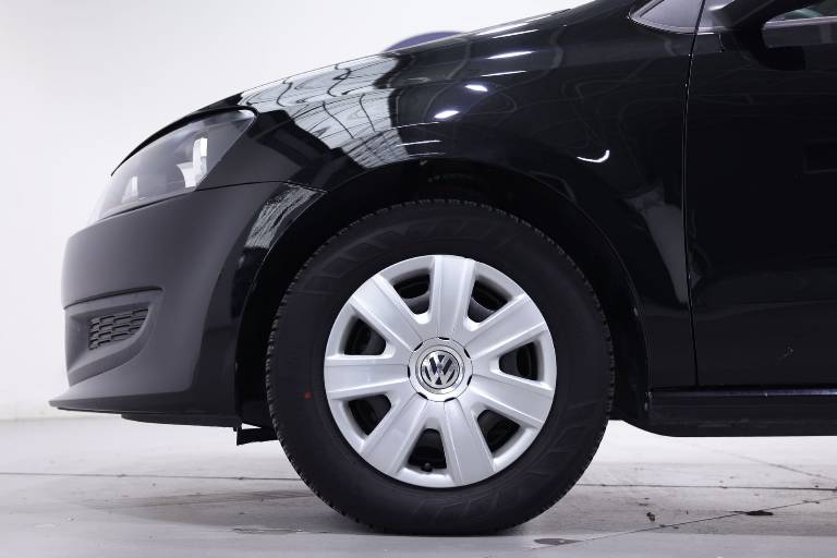 VOLKSWAGEN Polo 16