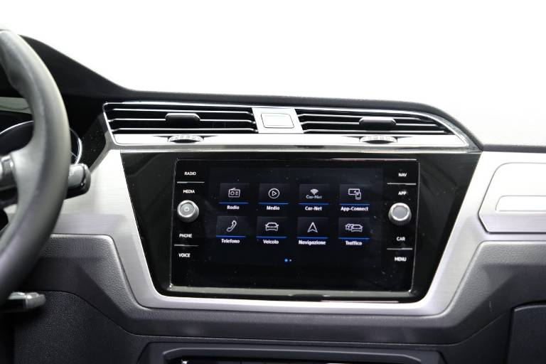VOLKSWAGEN Touran 9
