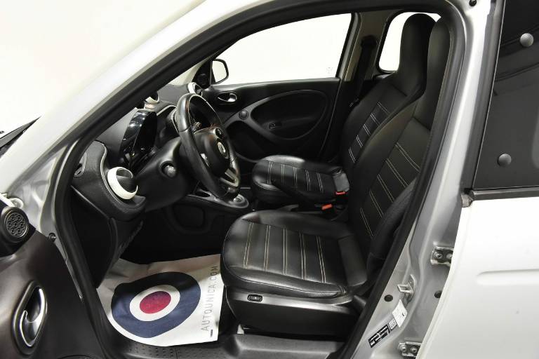 SMART ForFour 4