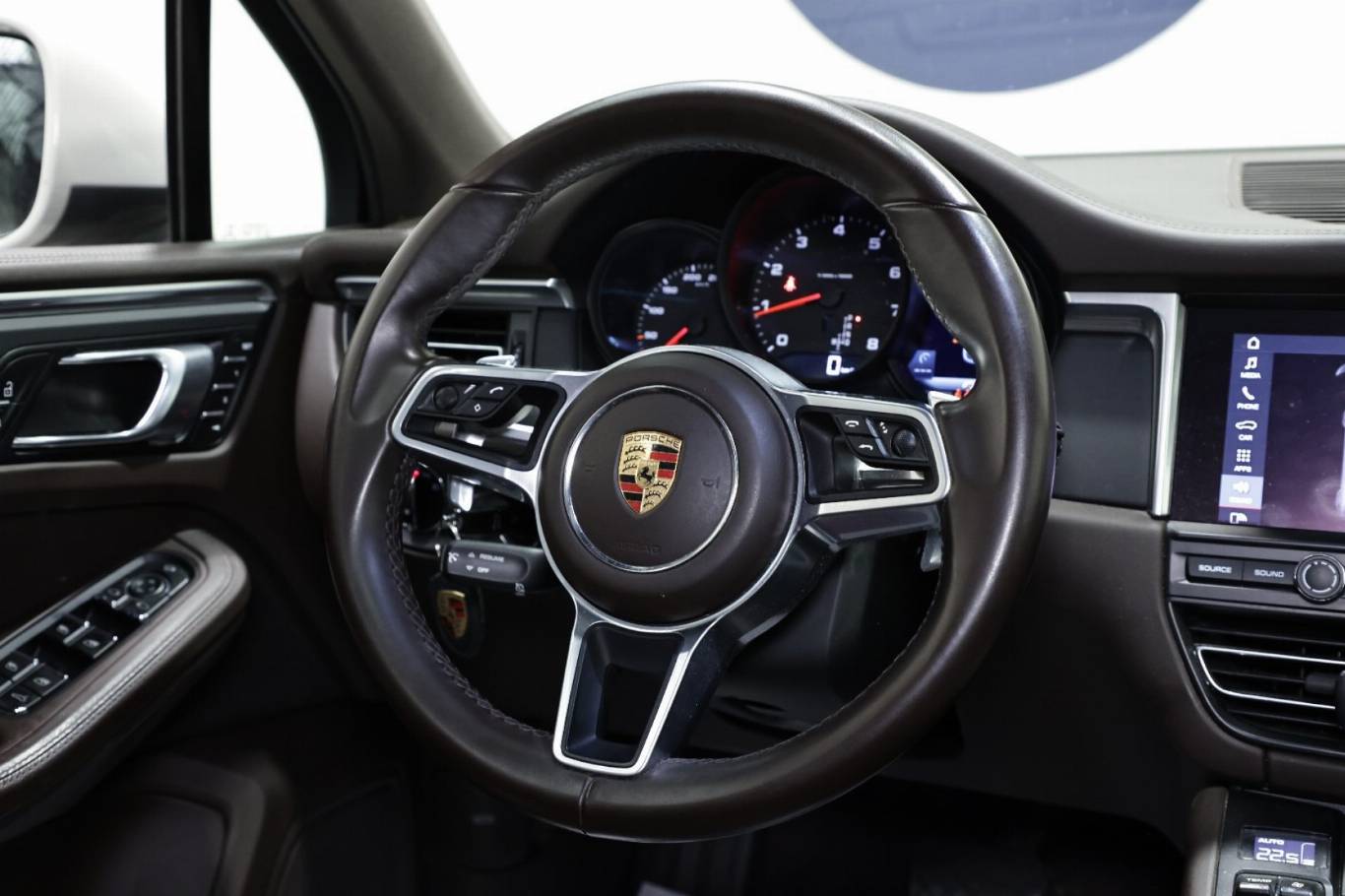 PORSCHE Macan 28