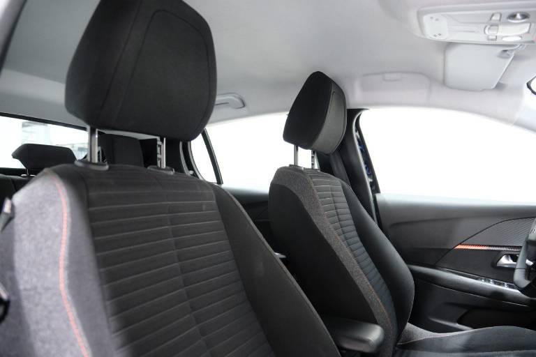 PEUGEOT 208 57