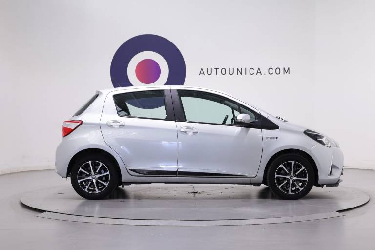 TOYOTA Yaris 4