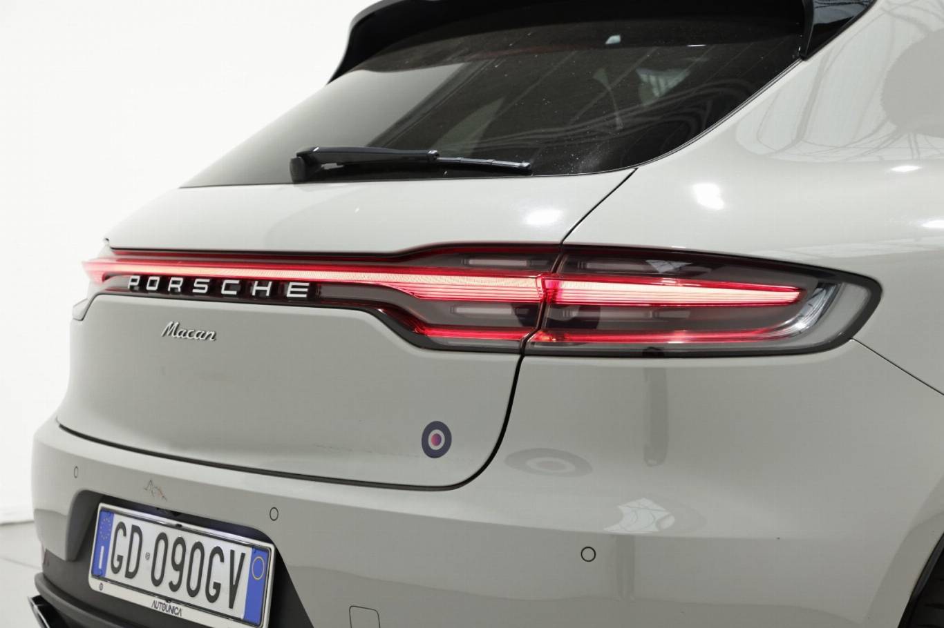 PORSCHE Macan 38