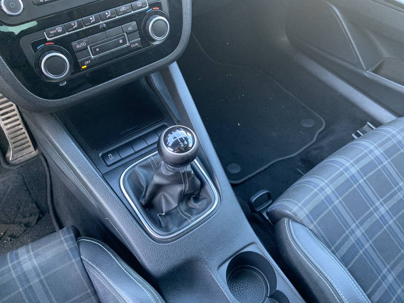 VOLKSWAGEN Scirocco 10