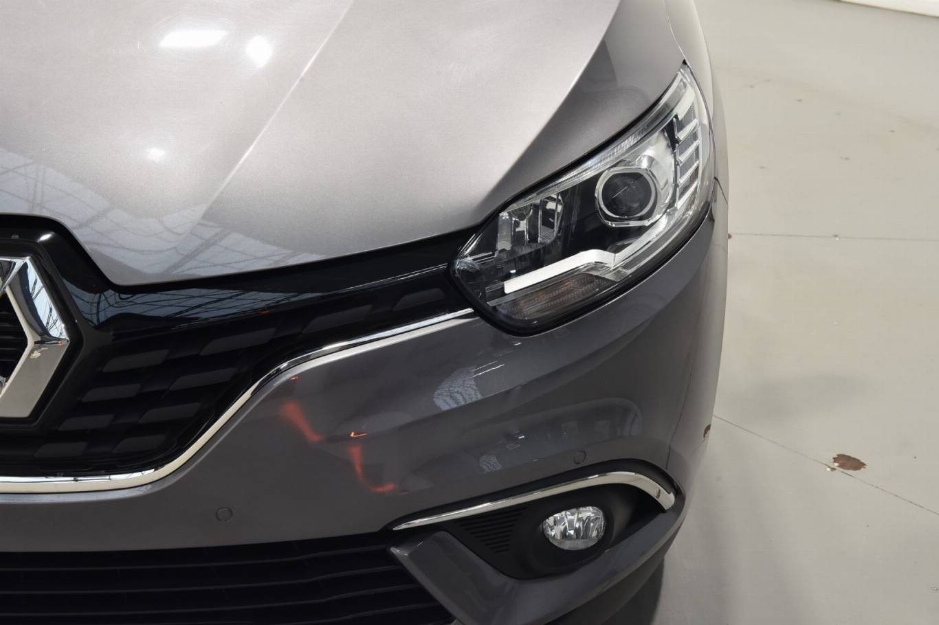 RENAULT Grand Scenic 28