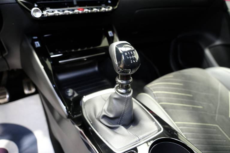 PEUGEOT 208 30