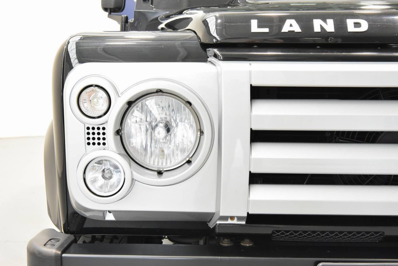 LAND ROVER Defender 85