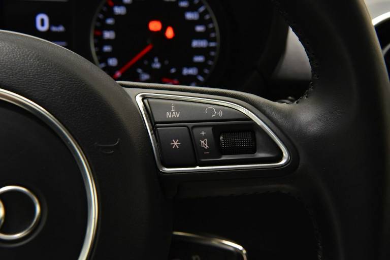 AUDI A1 8