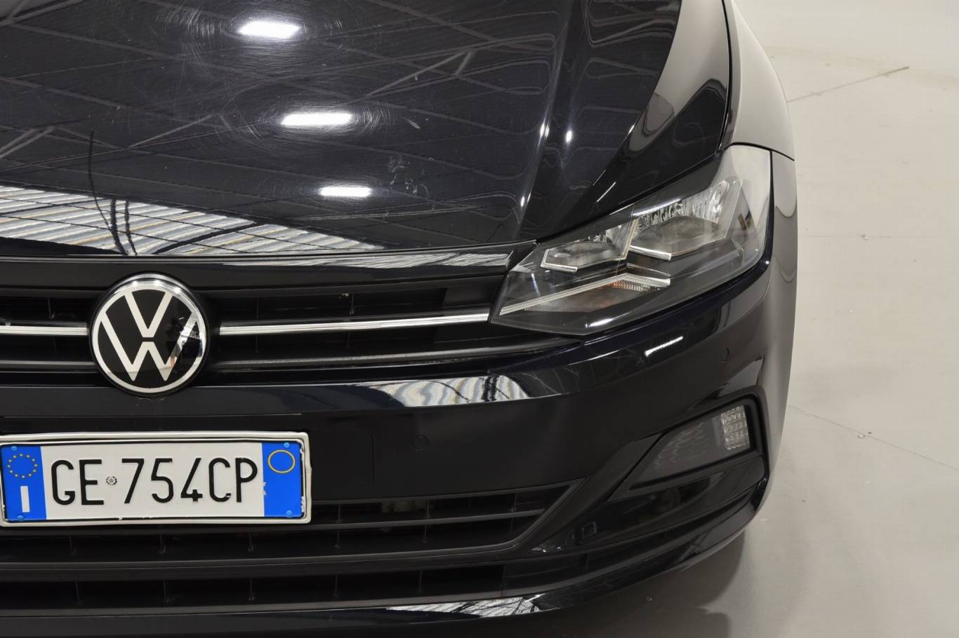 VOLKSWAGEN Polo 11