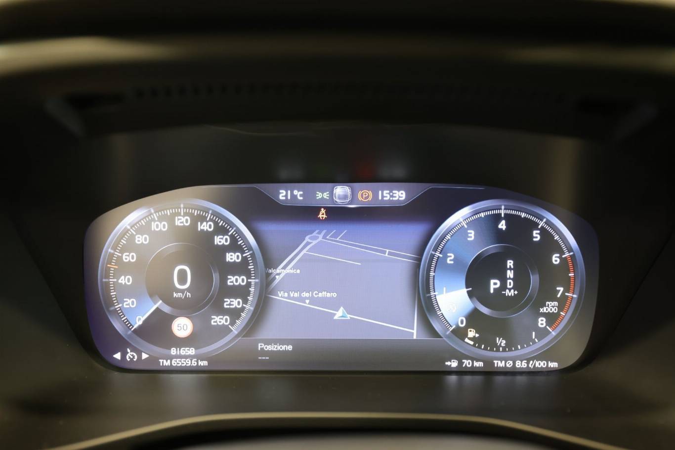 VOLVO XC40 8